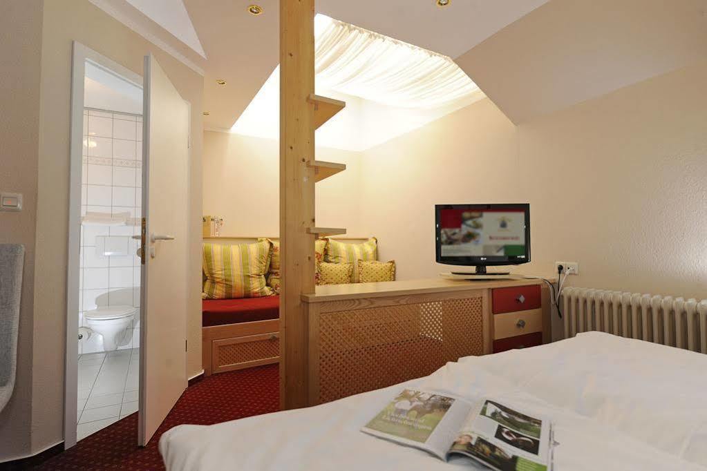 Landidyll Hotel Haus Hochstein Eslohe Extérieur photo